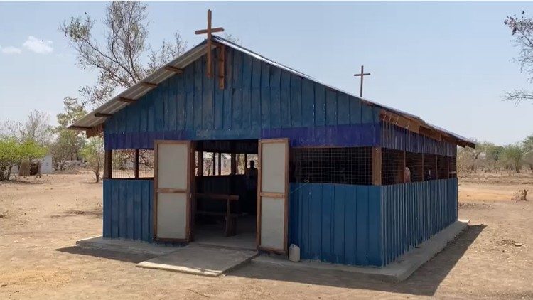 La nouvelle église du camp de réfugiés de Wedweil. 