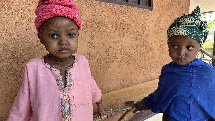 Jeunes patients à l'hôpital de Ngaoundal.