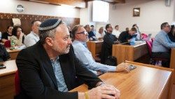 Jews and Catholics attend the intensive course on the Ten Commandments