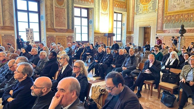 Des participants au Palais du Latran