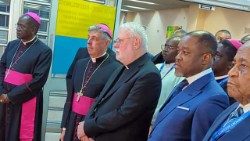 2024.11.15 L'arcivescovo Paul Richard Gallagher, Segretario della Santa Sede per i Rapporti con gli Stati e le Organizzazioni Internazionali, in Camerun