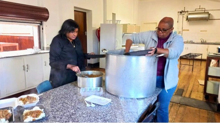 Sr. ‘Mampheteli Clementine Sekantsi prepares food for those in need in Pietermaritzburg