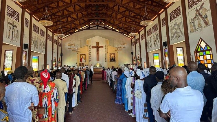 Cameroun: à Obala, la nouvelle église Saint Jean-Paul II de Minkama érrigée en Sanctuaire 