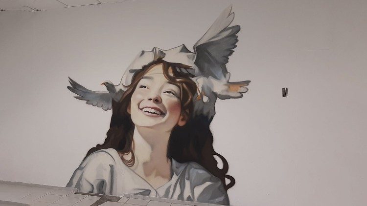 Il murales realizzato nella sala colloqui dell'istituto