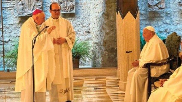 Il nunzio Acerbi celebra i suoi 50 anni di ordinazione episcopale con il Papa a Santa Marta (giugno 2024)