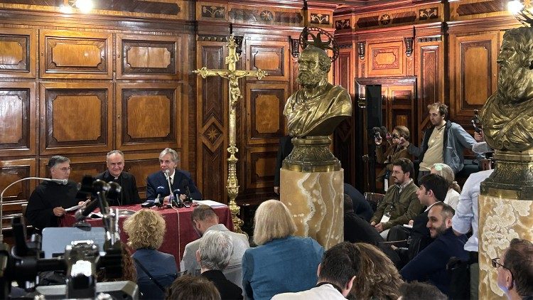 La conferenza nella Sala del Capitolo della Basilica di San Pietro