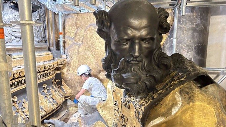 Sui ponteggi del Baldacchino e della Cattedra di San Pietro 