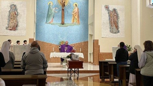 Addio a José Carlos, il “poeta” clochard. I cardinali Krajewski e Steiner celebrano i funerali