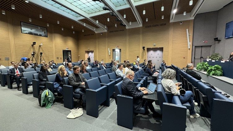 The briefing in the Vatican Press Office