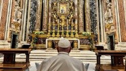 Pope Francis praying before Blessed Mother in Rome's Marian Basilica Santa Maria Maggiore