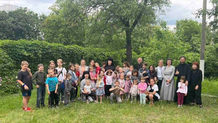 Meeting with children in war zones