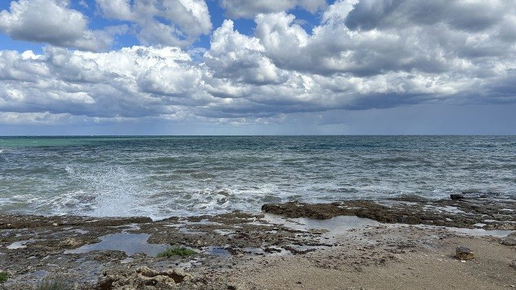 La costa di Polignano a Mare, a sud di Bari